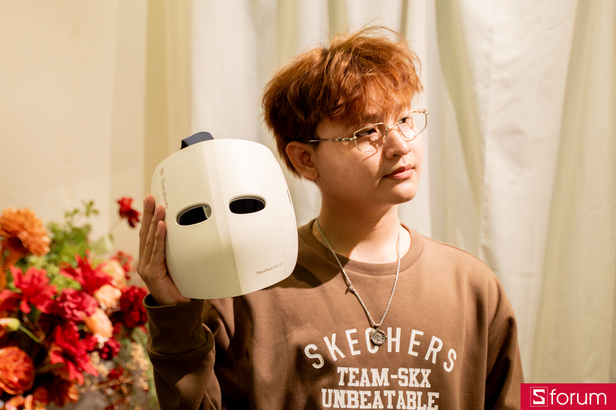 Trên tay Therabody TheraFace Mask Glo