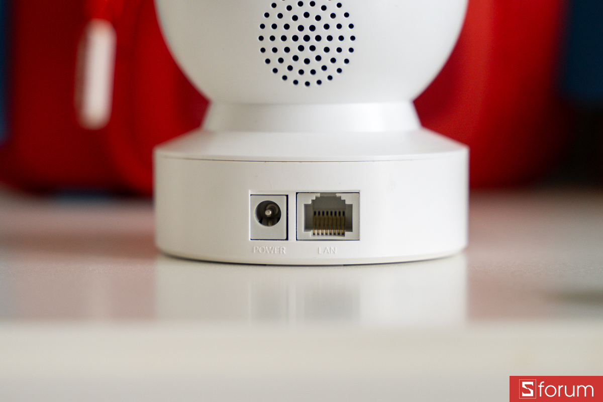 Cổng nguồn và RJ-45 trên TP-Link TAPO C222