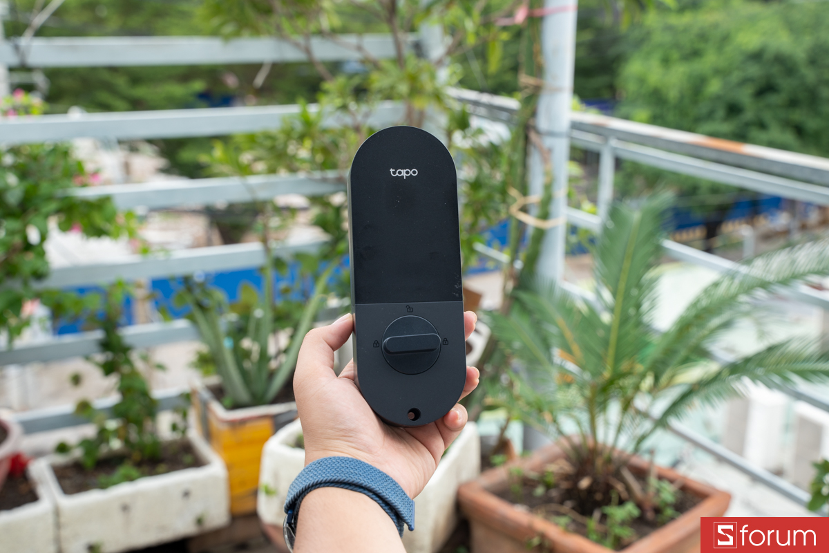 TP-Link Tapo DL110 mặt hướng vào nhà