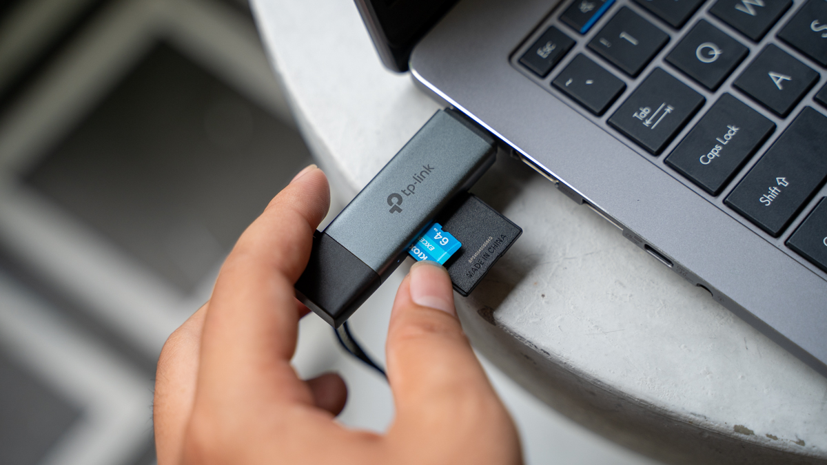 Trên tay Tp-Link UA430D USB 3.0: Đầu đọc thẻ nhớ hơn 200k nhỏ như USB, chép ảnh "vèo vèo", cắm iPhone nhận ngay!