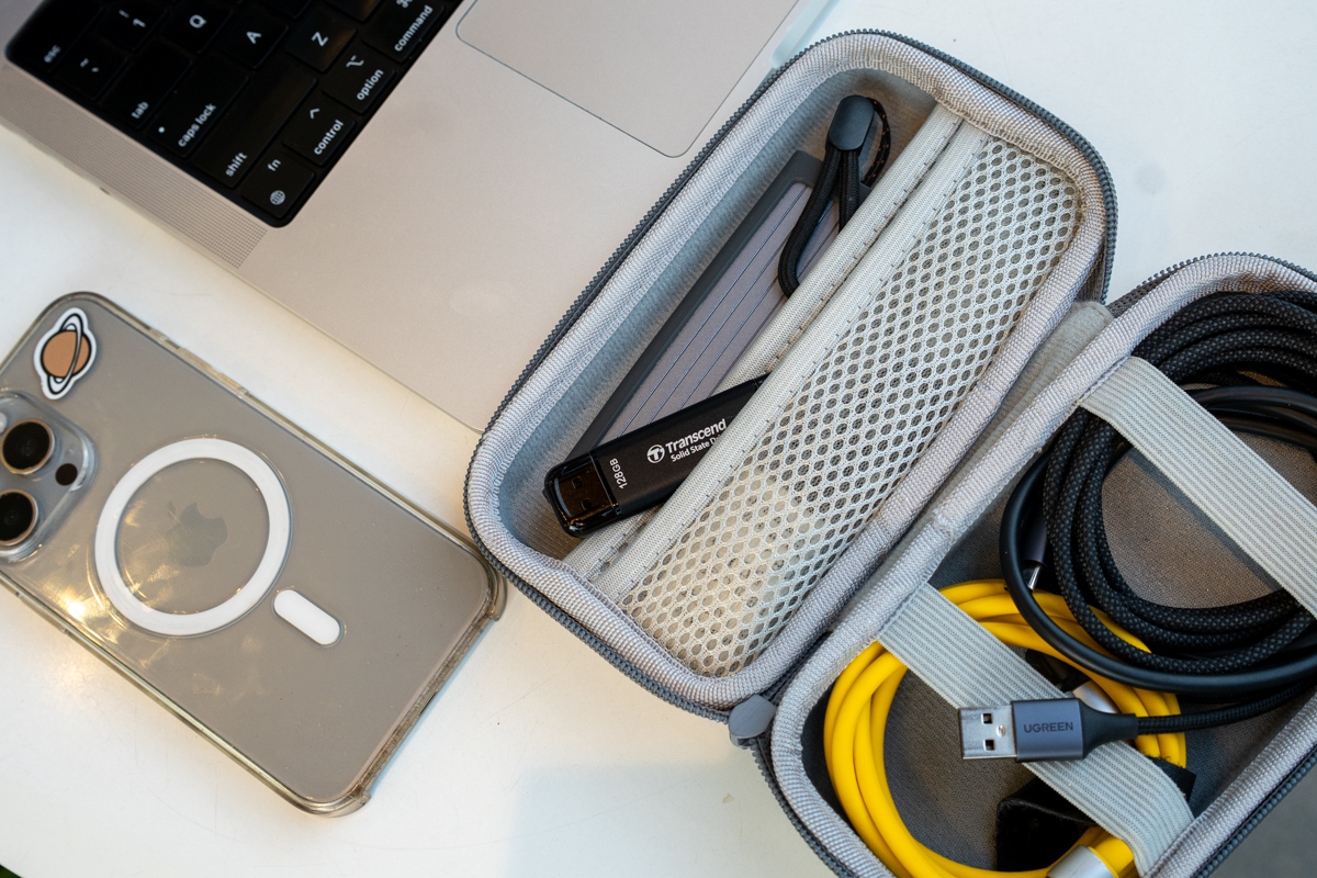 Transcend ESD310C nhỏ gọn, dễ dàng mang theo