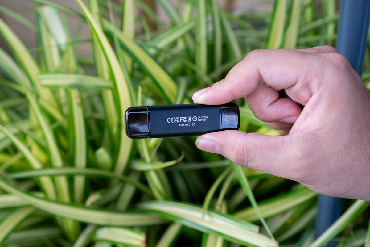 Mặt sau Transcend ESD310C