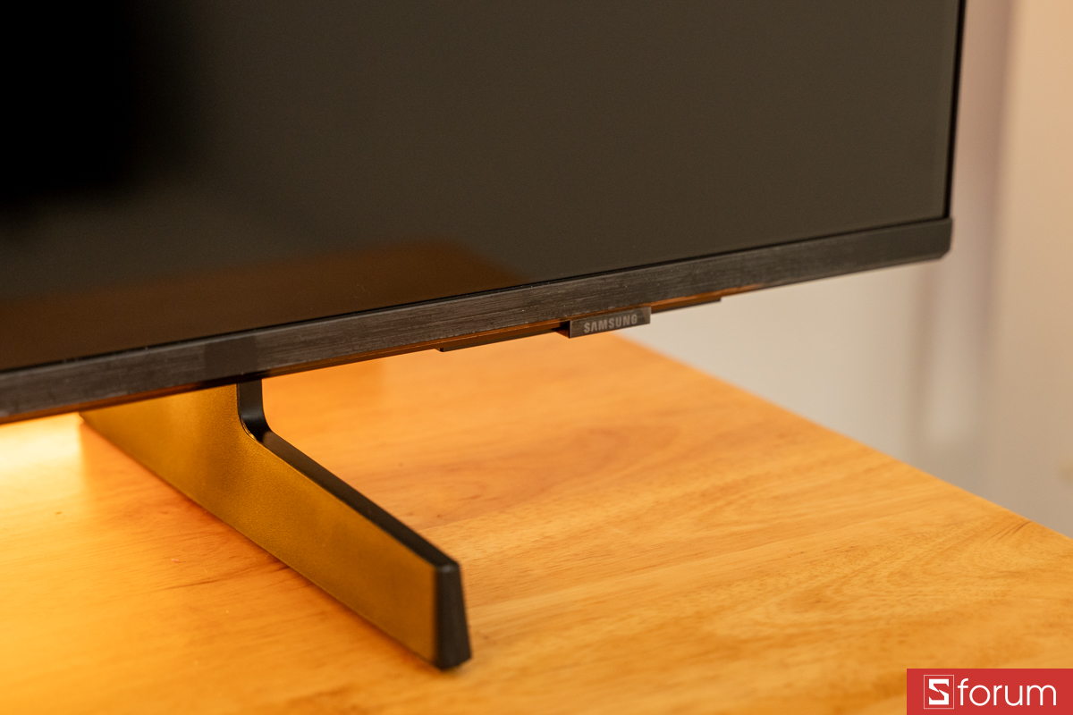 Viền dưới TV Samsung UHD 4K 65 inch 65U8500F