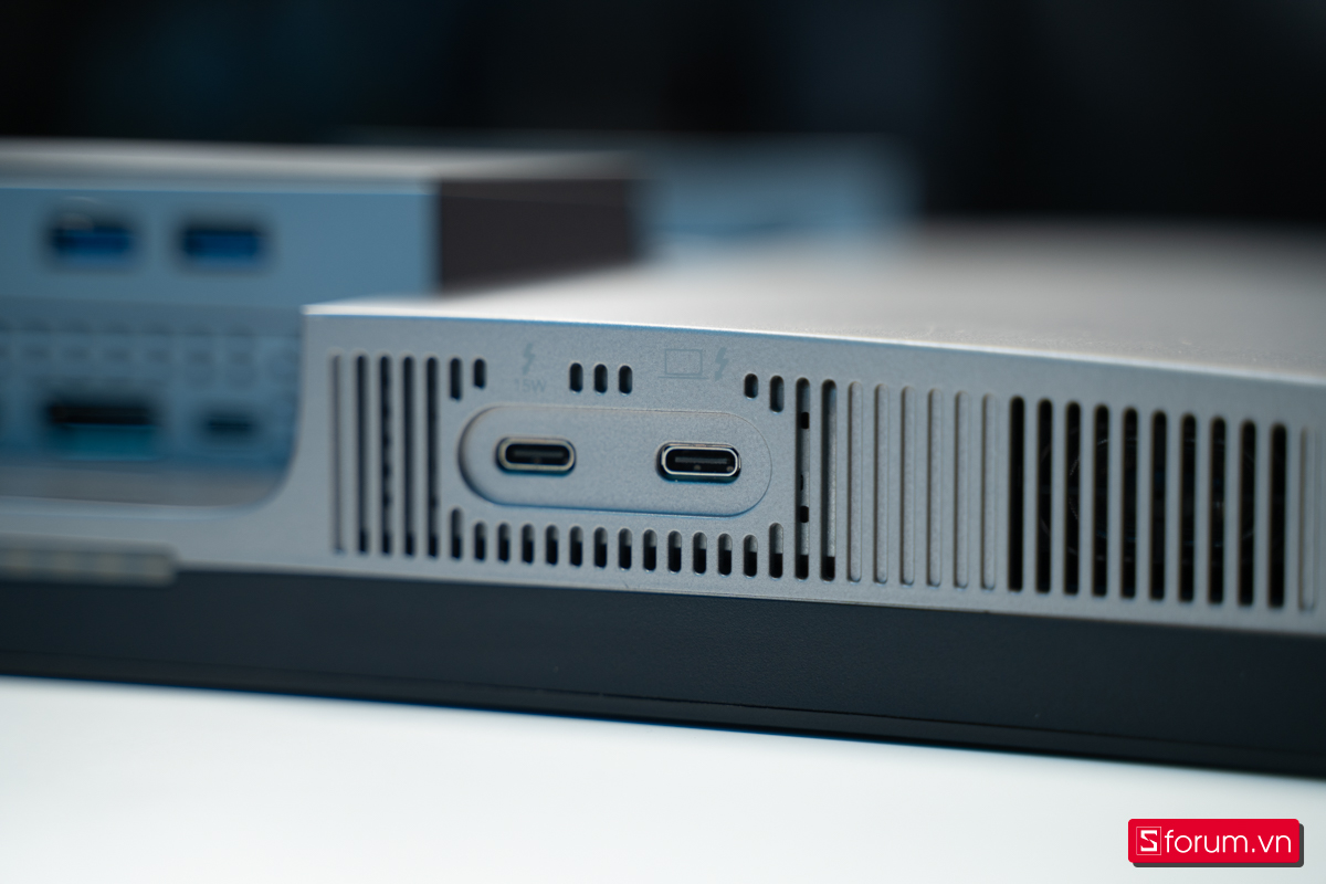 Hai cổng USB-C trên Viewsonic ColorPro VP2788-5K