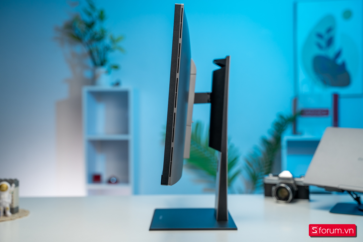 Cạnh màn Viewsonic ColorPro VP2788-5K