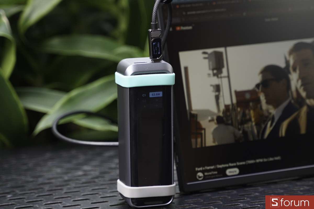 Khả năng sạc thiết bị thông qua cổng USB-C của ViewSonic VA1650