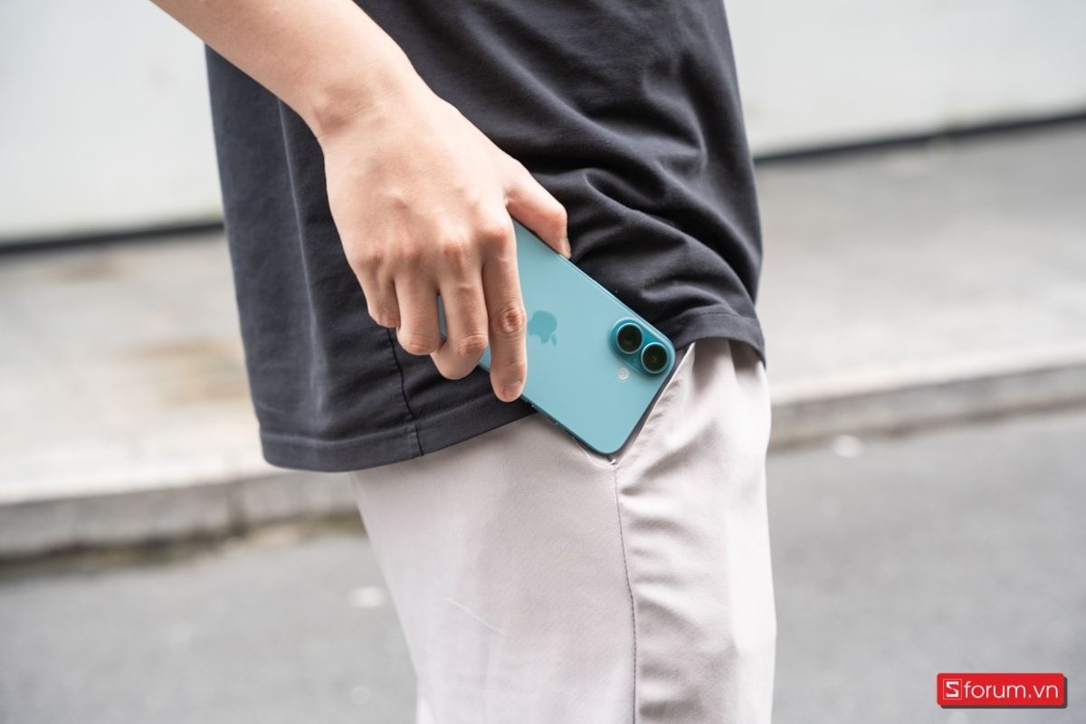 Ảnh thực tế iPhone 16 màu xanh - Ai nên mua