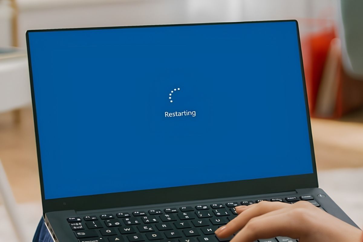 Cách chỉnh camera laptop bị ngược - Khởi động lại laptop