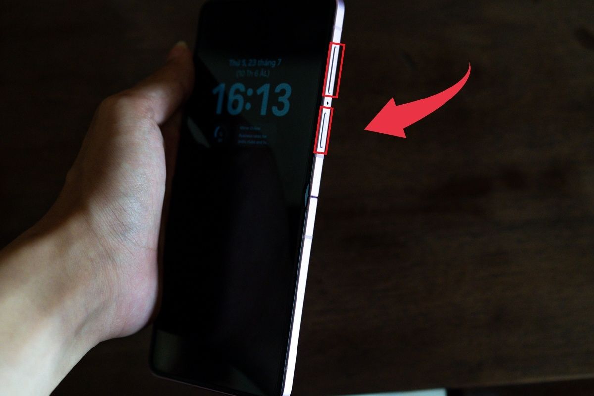 Chụp màn hình Galaxy Z Flip 8 bằng phím cứng