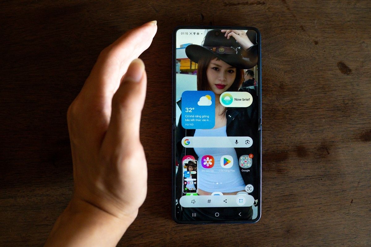 Chụp màn hình Galaxy Z Flip 8 bằng vuốt lòng bàn tay - Bước 3