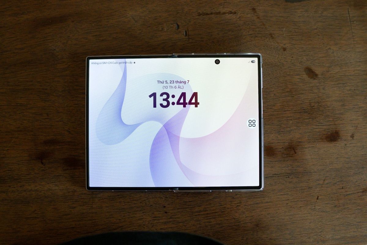 Cách khởi động Galaxy Z Fold 8 bằng phím vật lý - Bước 3