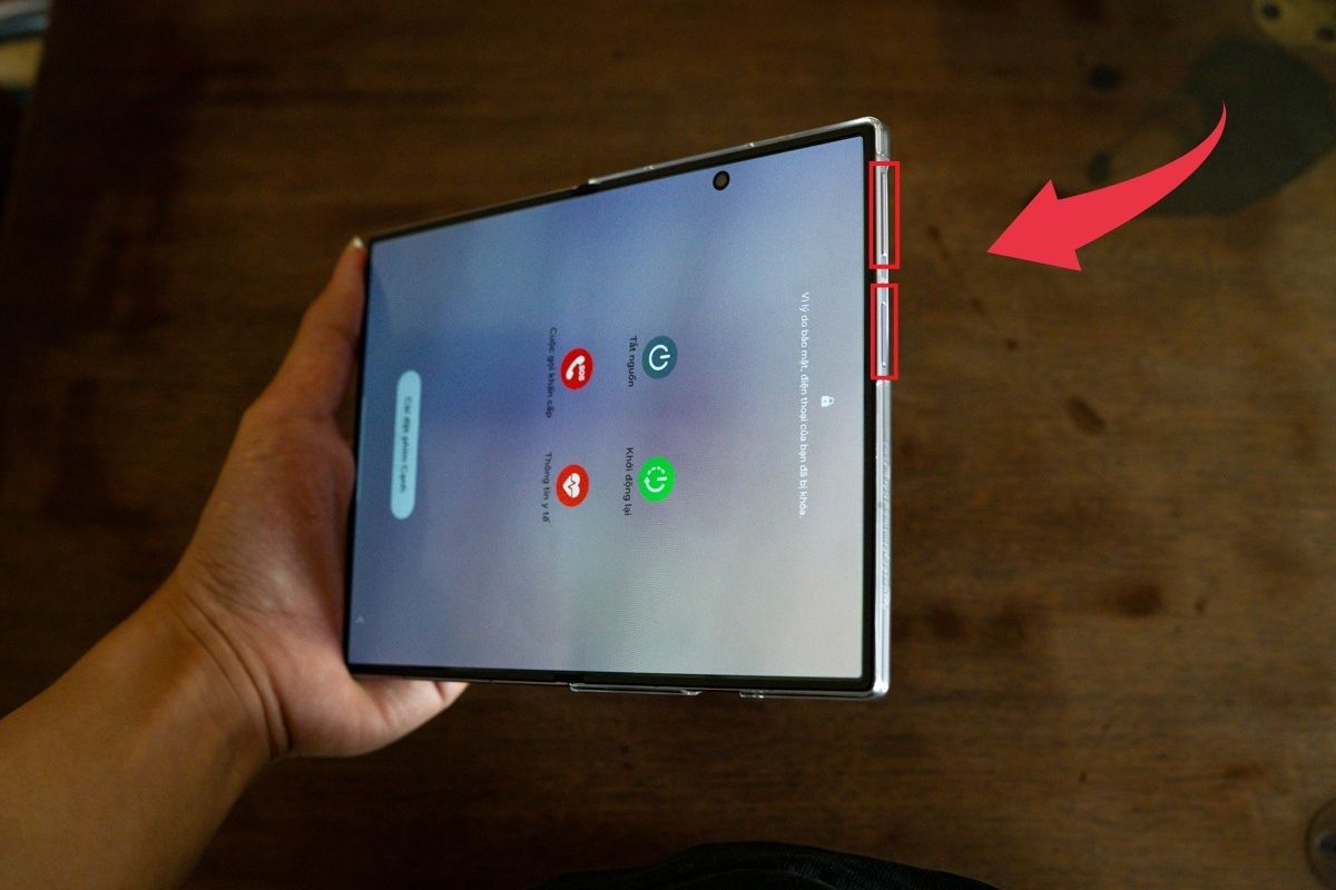 Cách khởi động Galaxy Z Fold 8 - Bước 1