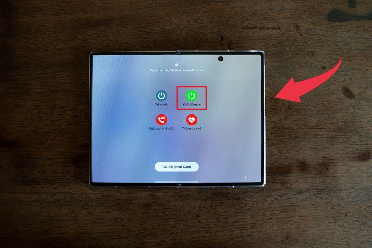 Cách khởi động Galaxy Z Fold 8 - Bước 2