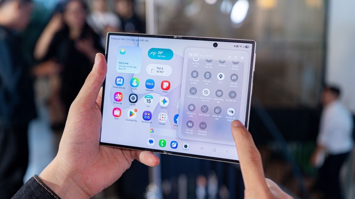 Cách tắt nguồn Galaxy Z Fold 8 đơn giản chỉ trong vài giây