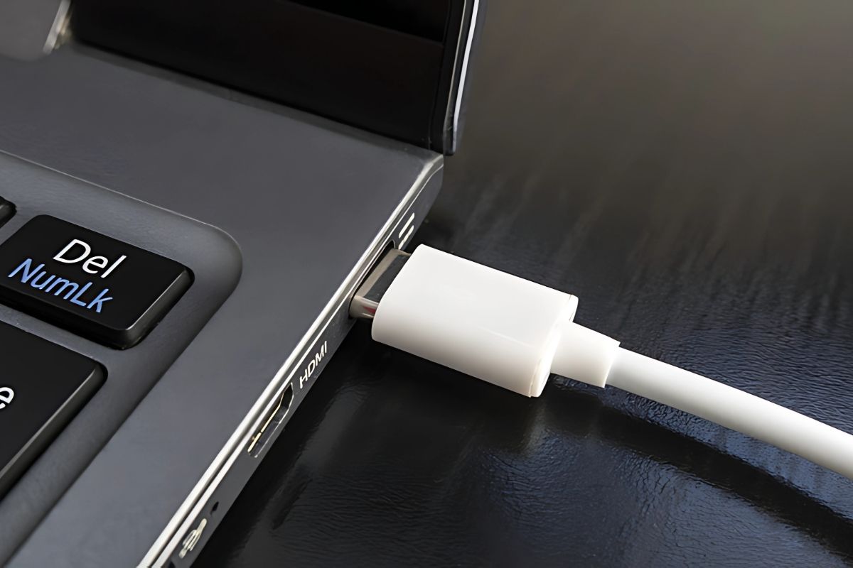 Tùy trường hợp để quyết định có nên cắm sạc laptop liên tục không