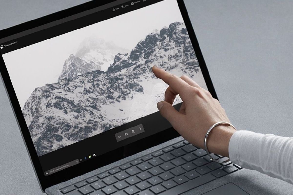 Có nên mua laptop màn hình cảm ứng và nhược điểm của nó
