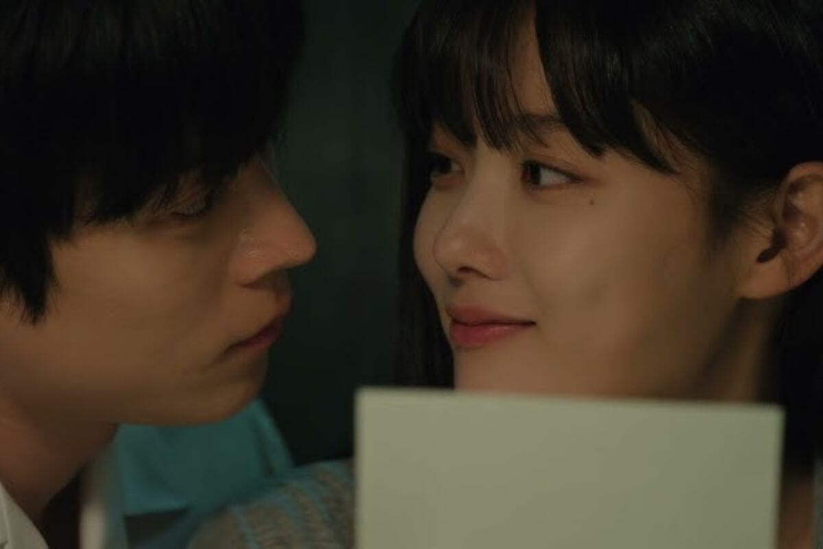 Âm nhạc và hiệu ứng âm thanh trong Dear X đóng vai trò quan trọng trong việc xây dựng bầu không khí kịch tính