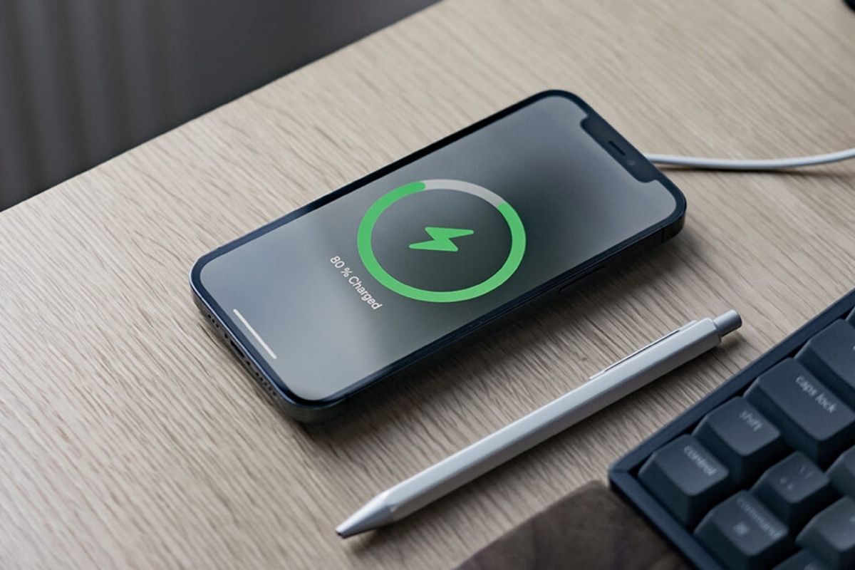 Lưu ý để tránh iPhone hết pin sạc không lên nguồn