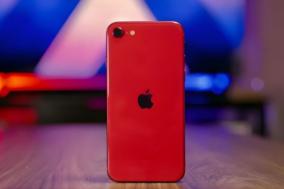 Giá thành hợp lý là một trong lý do để nhiều người dùng xuống tiền cho iPhone SE