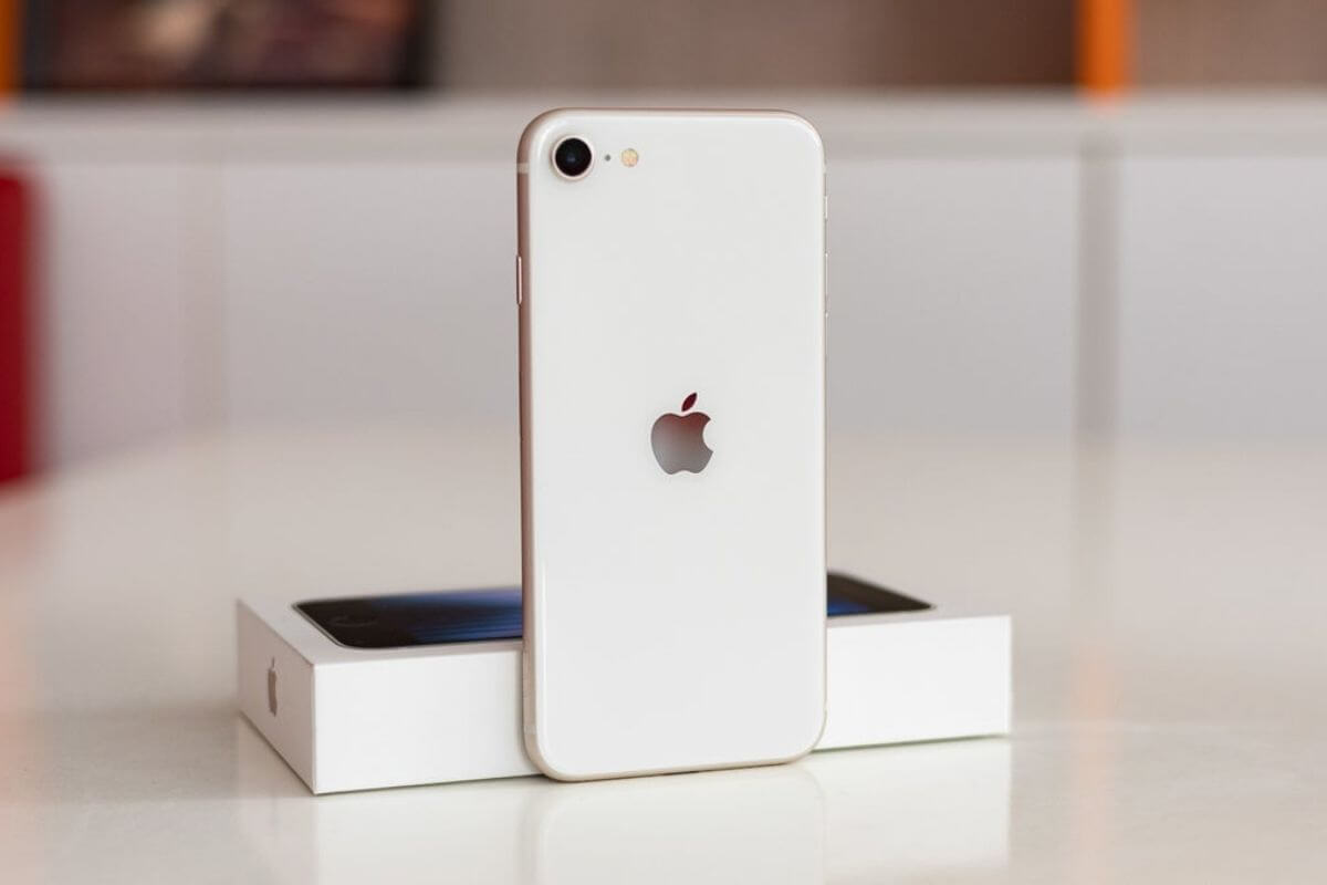 iPhone SE phù hợp với những người có mong cầu tìm kiếm 1 chiếc điện thoại giá hợp lý