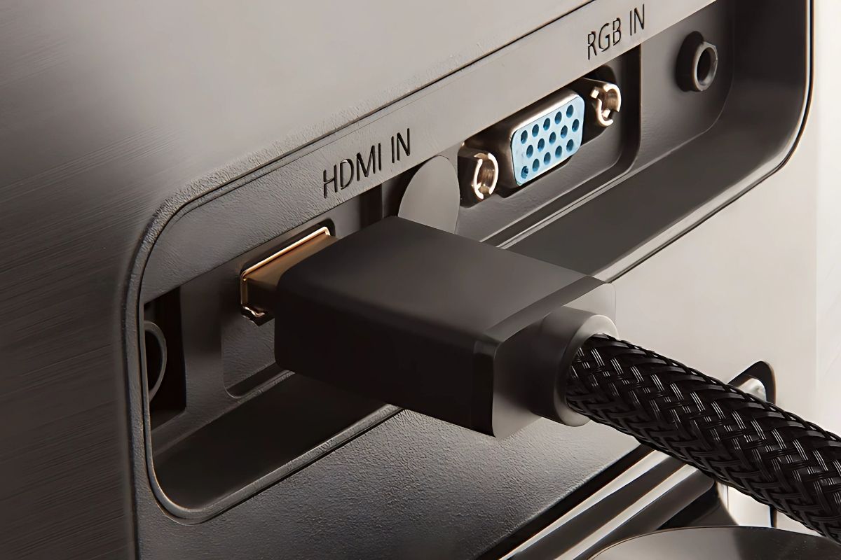 Kết nối laptop với máy chiếu qua HDMI - phân biệt các cổng
