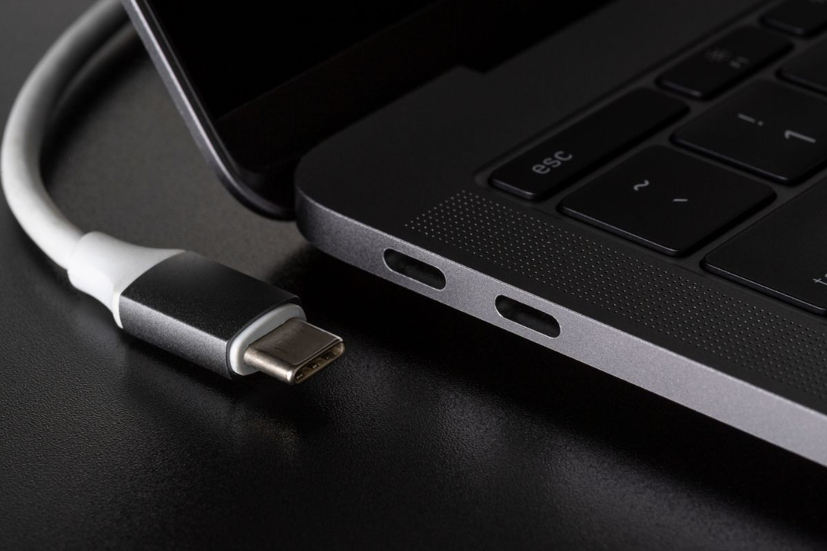Kết nối laptop với máy chiếu qua HDMI - USB-C