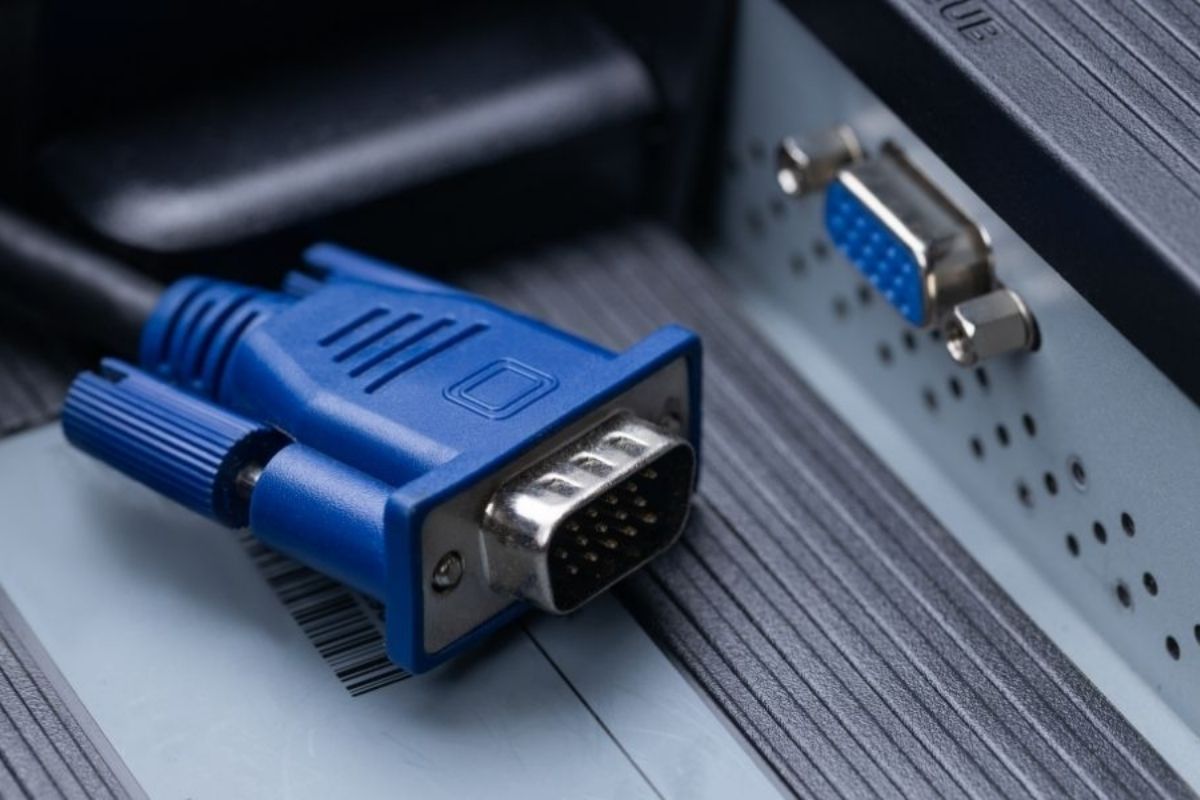 Kết nối laptop với máy chiếu qua HDMI - VGA
