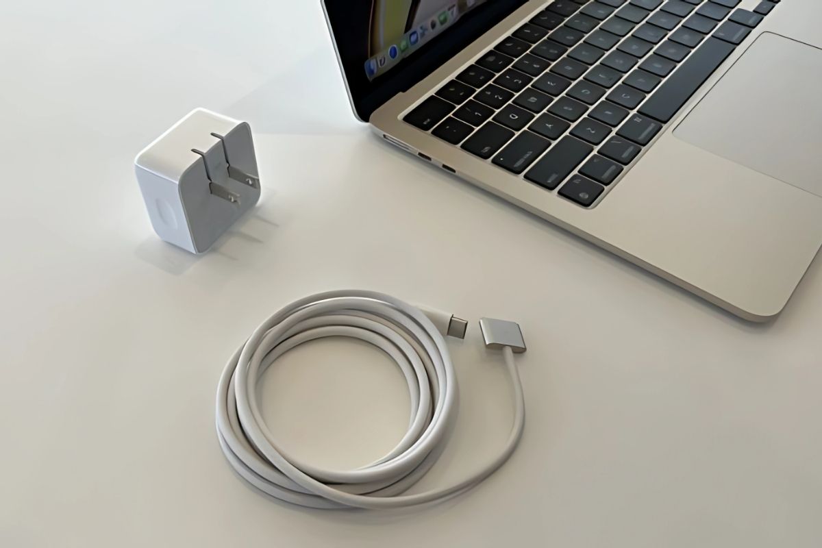 Kiểm tra số lần sạc MacBook - cắm sạc hợp lý để kéo dài tuổi thọ pin