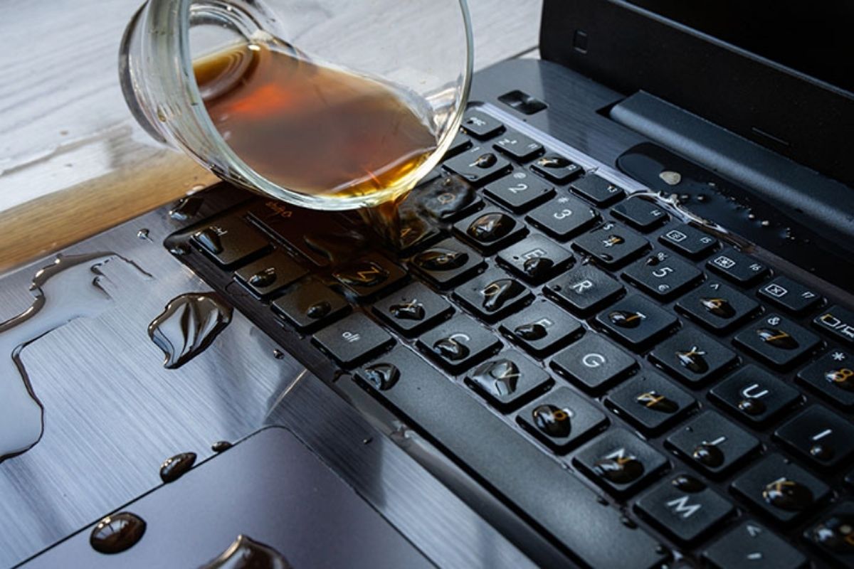 Laptop bị vô nước có sửa được không