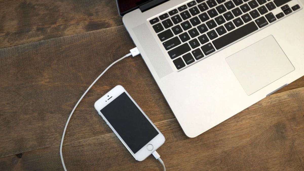 Bước 1: Kết nối iPhone với máy tính