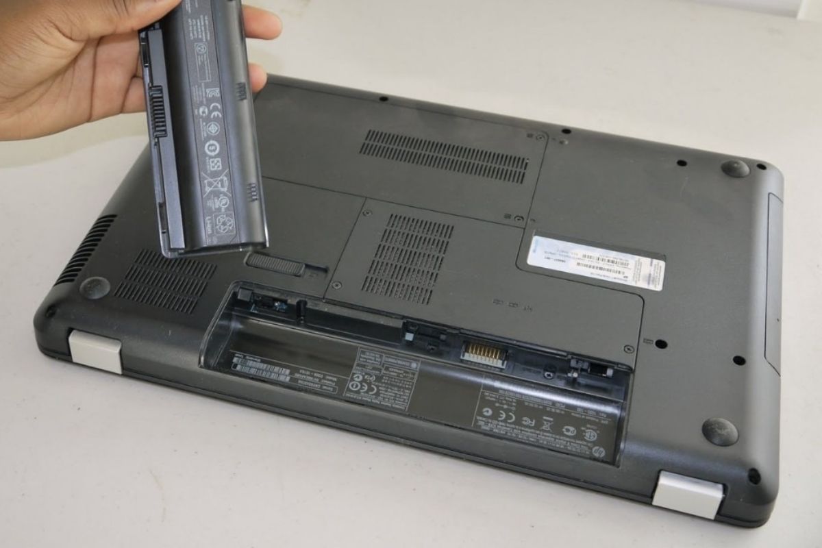 Khi nào cần tháo pin laptop Dell