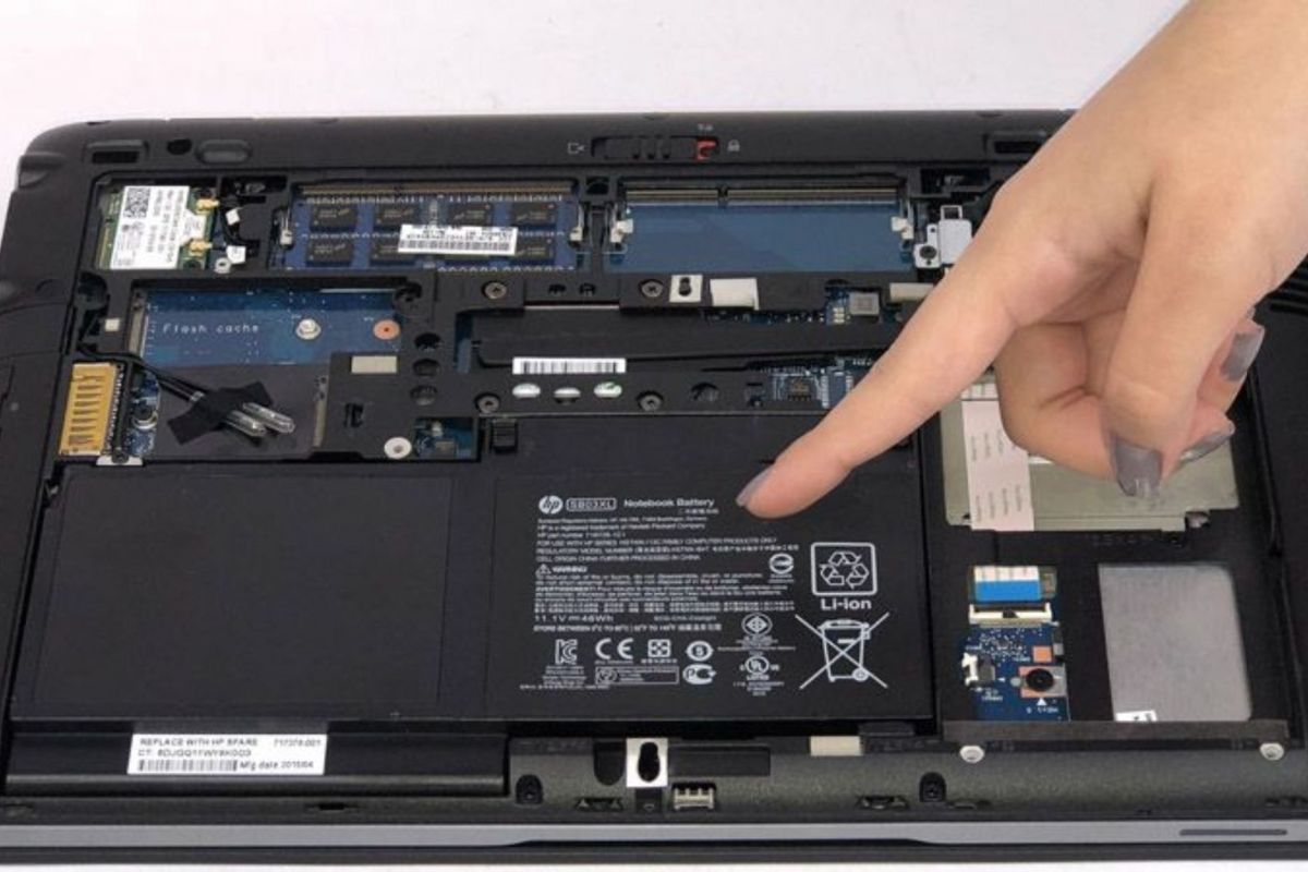 Lưu ý trước khi tháo pin laptop Dell