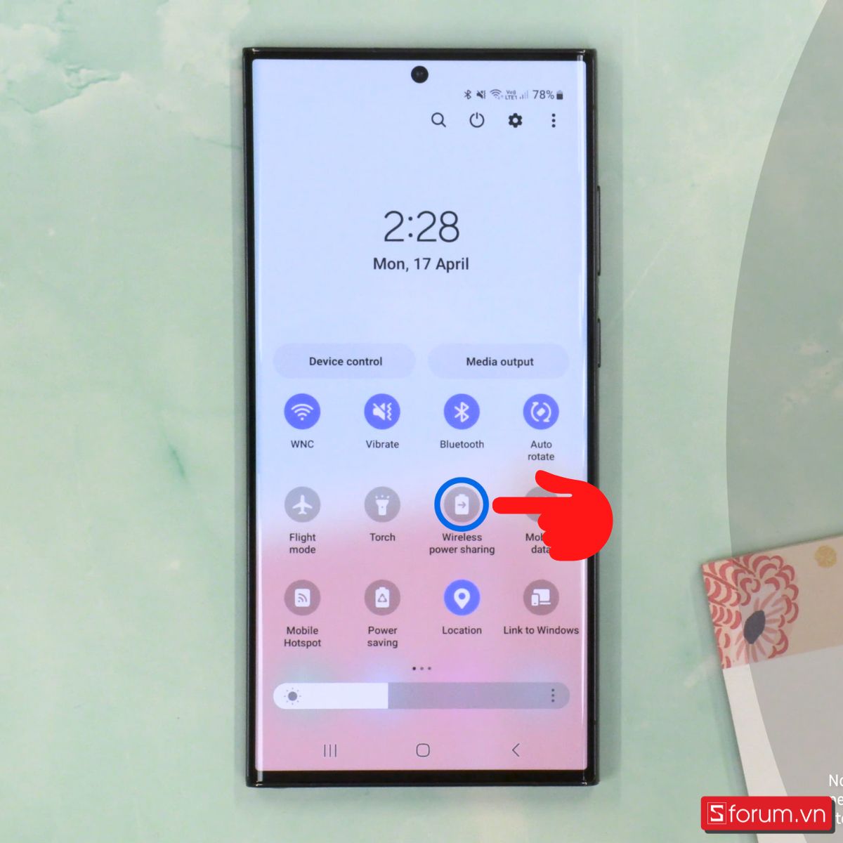 Bật tính năng chia sẻ pin trên Samsung