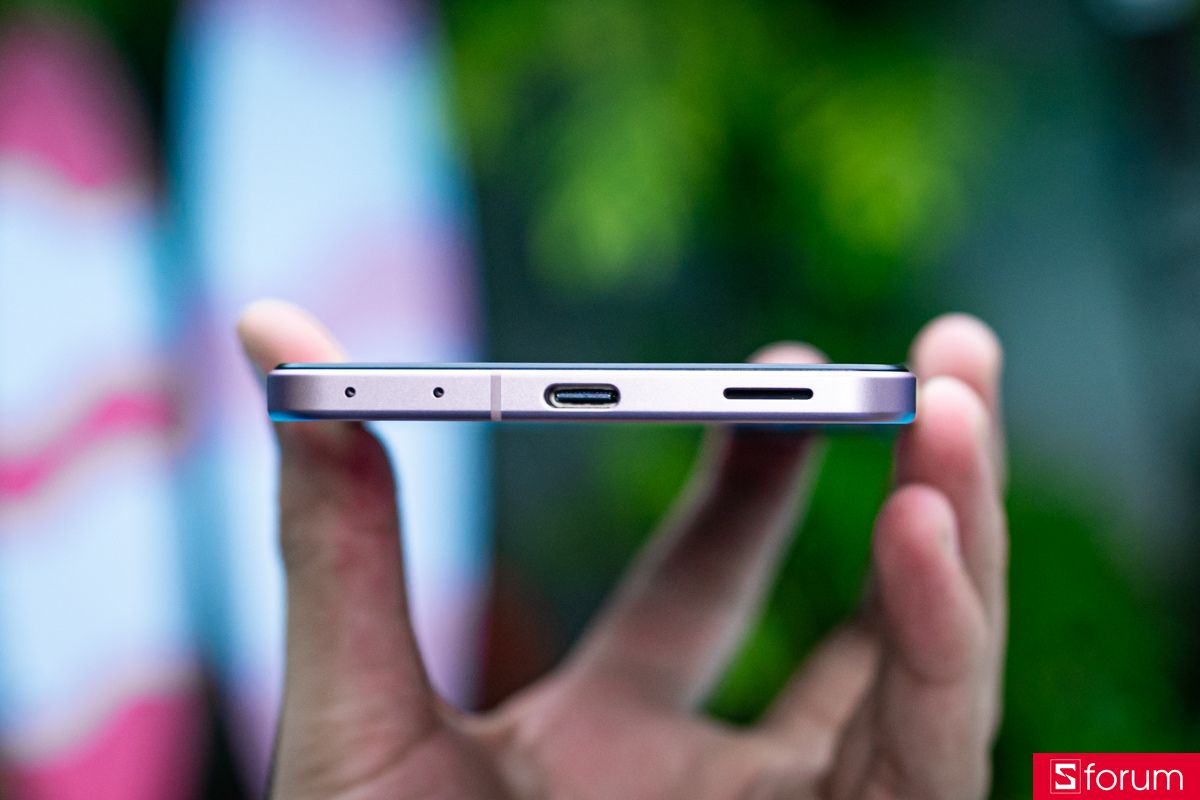 Galaxy Z Flip 8 hỗ trợ sạc gì?