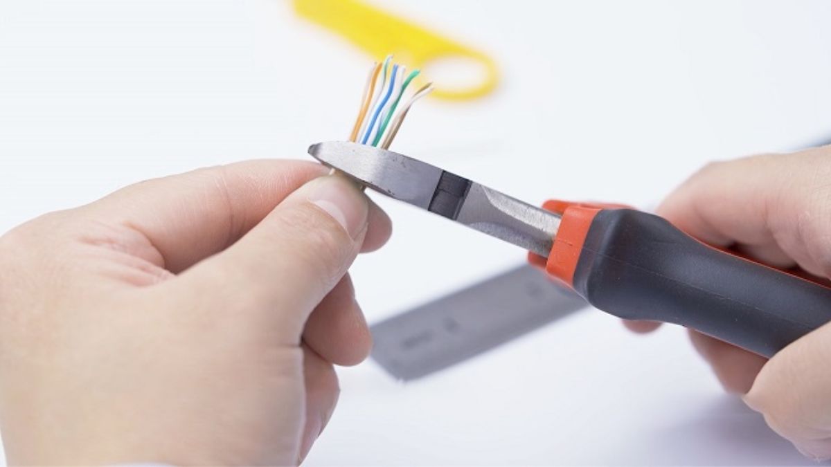 Bấm dây mạng theo chuẩn B (T568B) - Bước 1