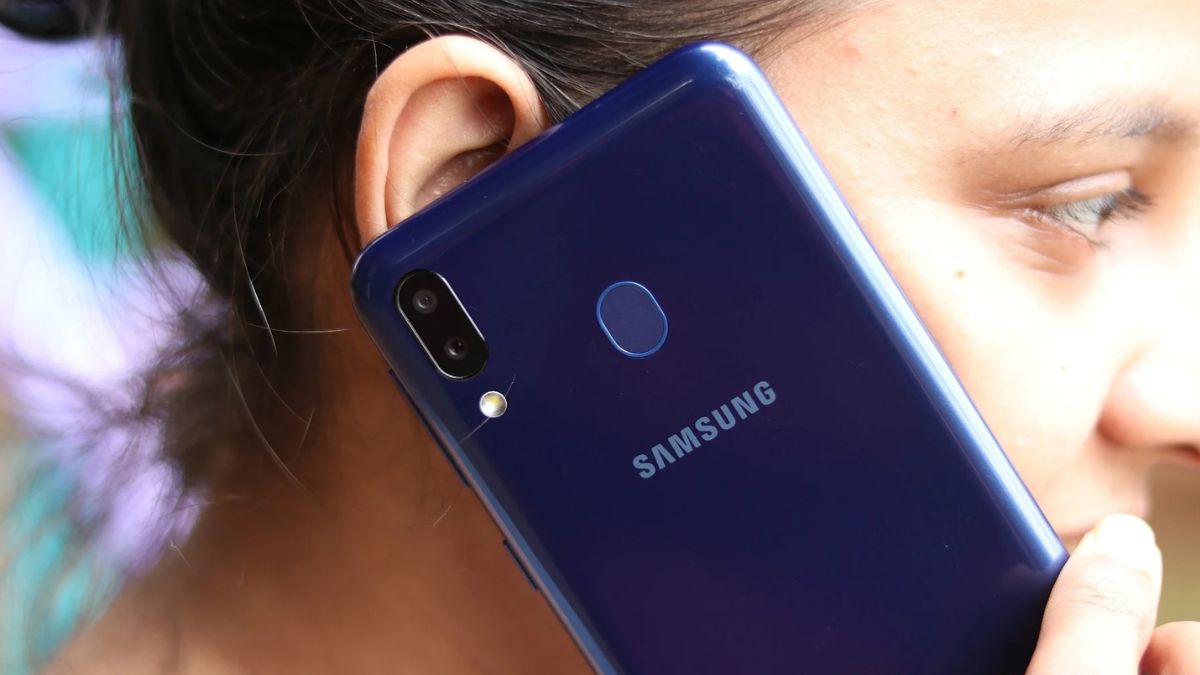 Samsung 2 mắt - Samsung Galaxy M20 nổi bật với màn hình lớn, pin bền