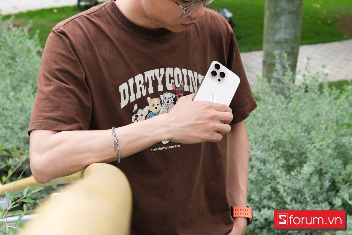 Thiết kế ngoại hình iPhone 16 Pro Max màu sa mạc