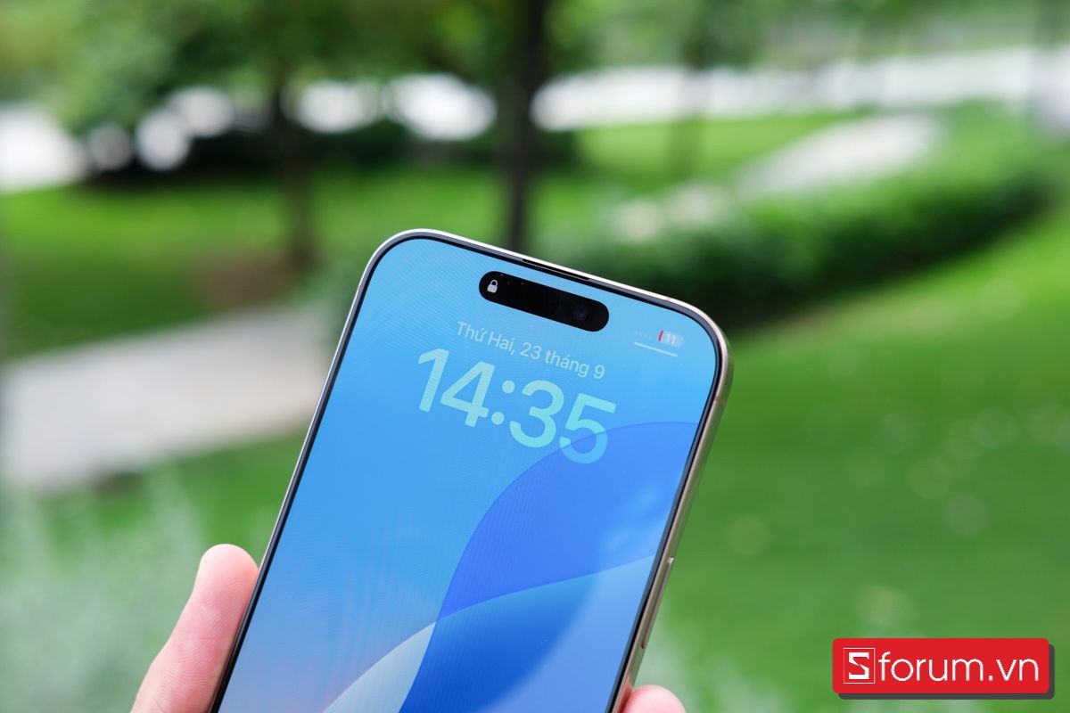 Ai nên mua iPhone 16 Pro Max màu sa mạc?