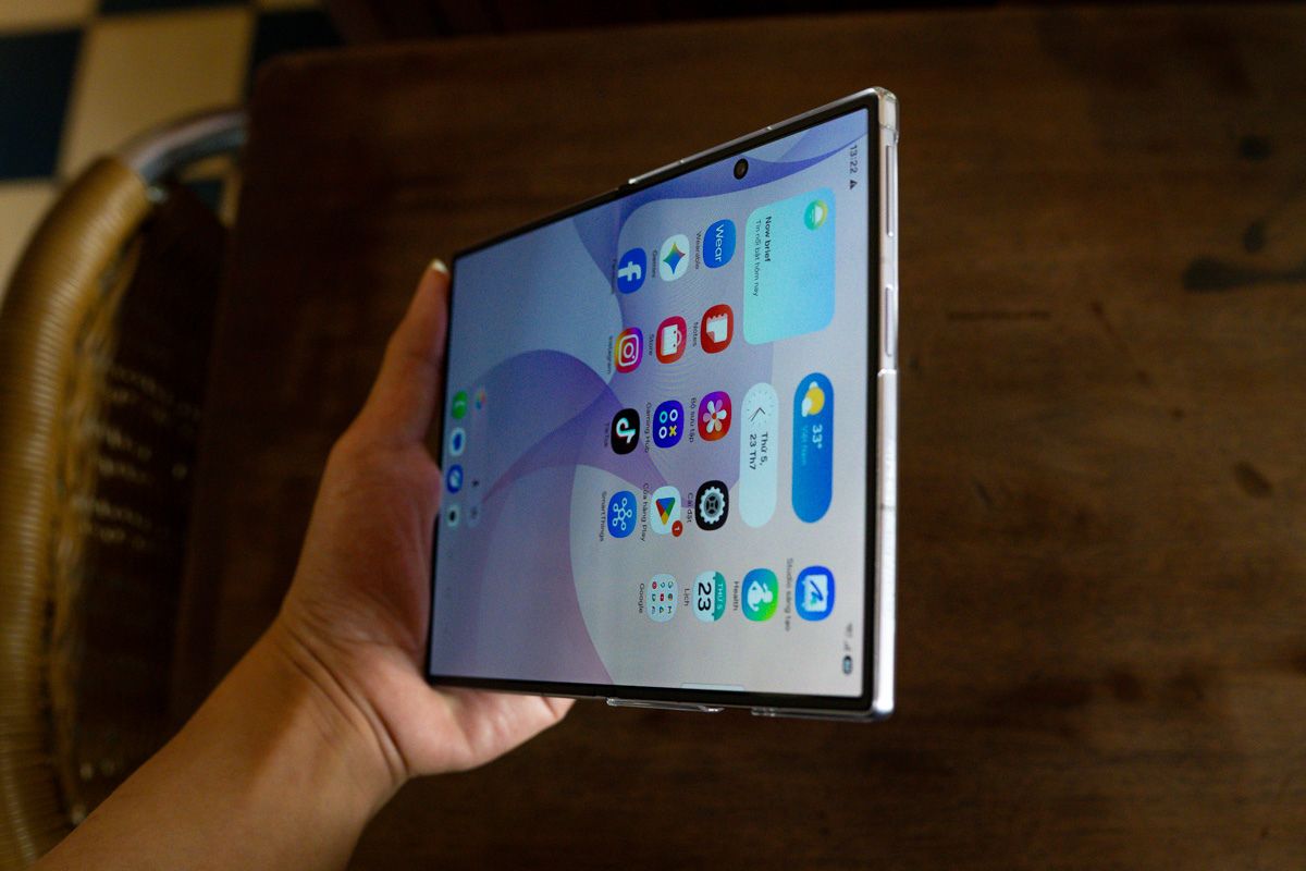 Cách chụp màn hình Galaxy Z Fold 8 bằng phím cứng