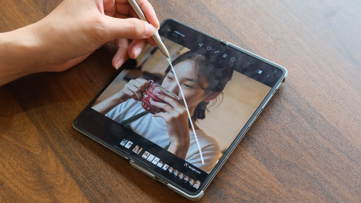 Bước 3: Dùng bút phác thảo - Lựa chọn ảnh và vẽ nét để AI hiện lên khung chỉnh sửa