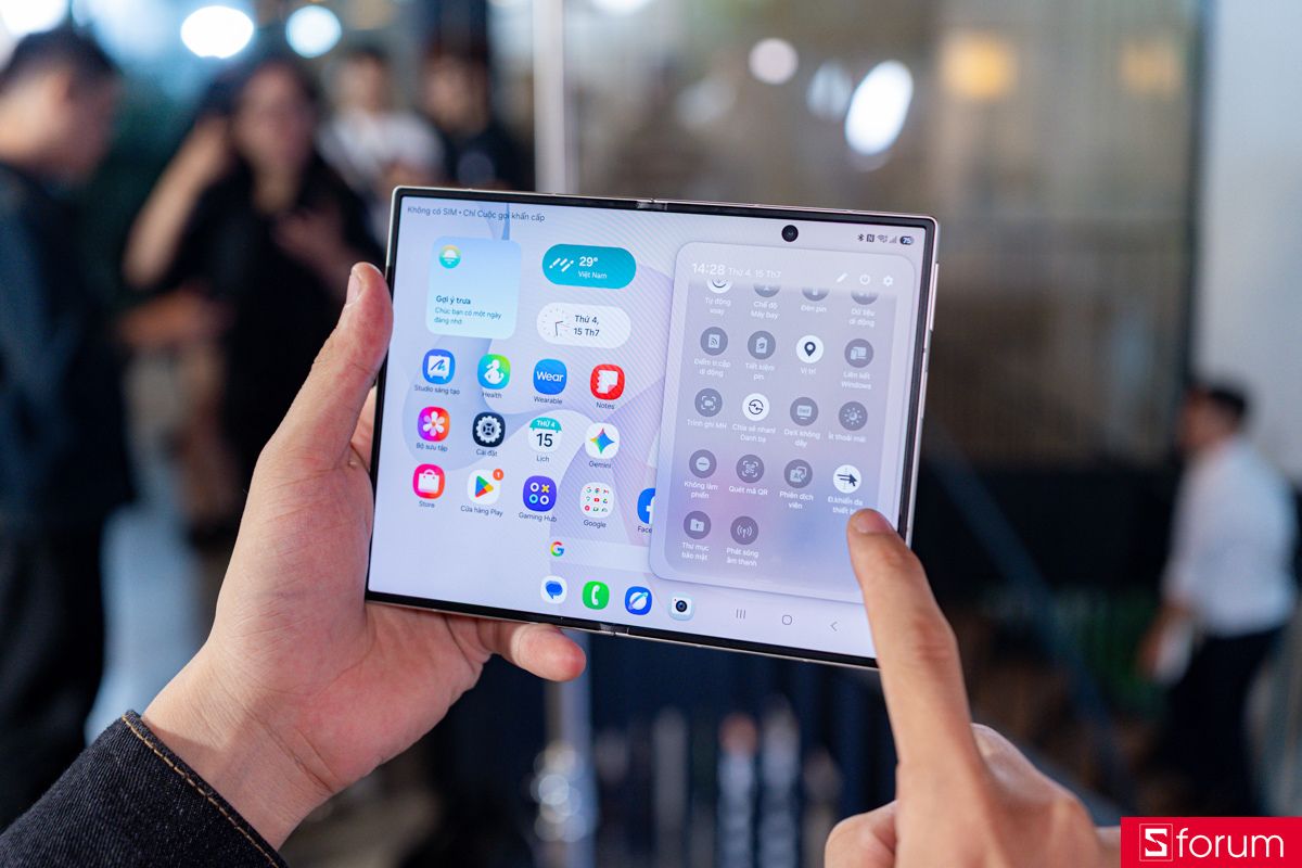 Màn hình gập 7.6 inch hiển thị sắc nét