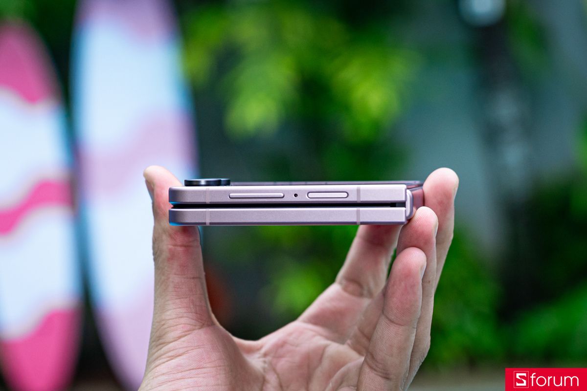 Những lưu ý để bảo vệ Galaxy Z Flip 8 khi tiếp xúc với nước