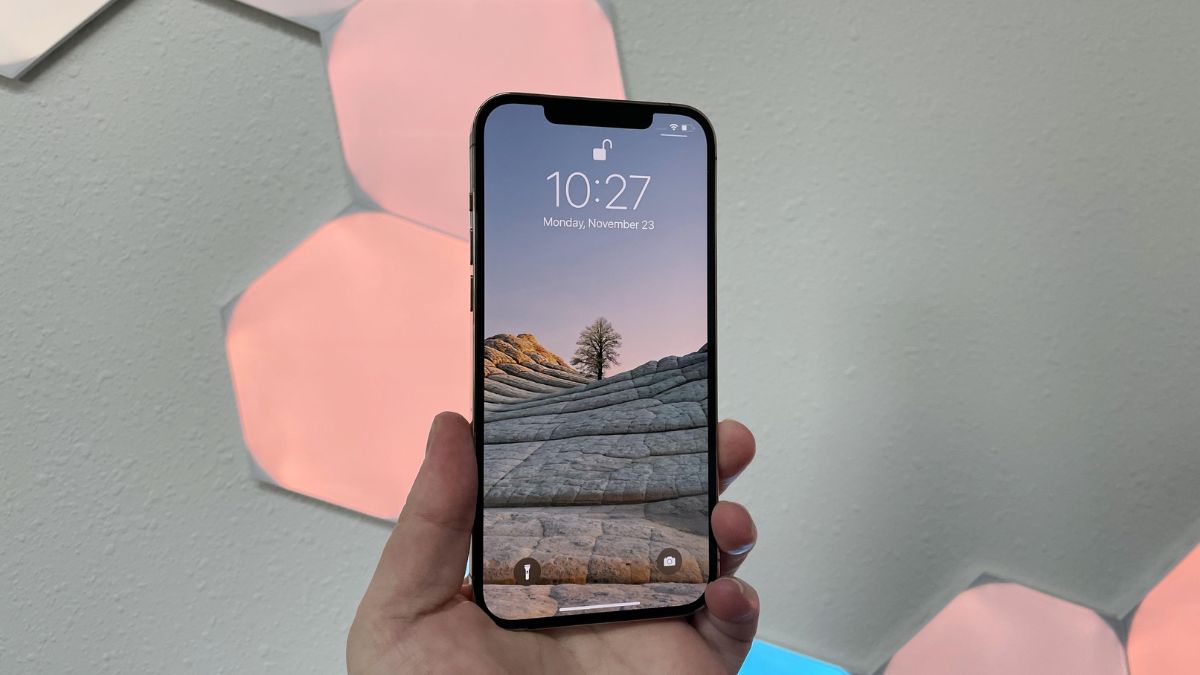 iPhone 12 Pro Max có tần số quét màn hình bao nhiêu Hz?
