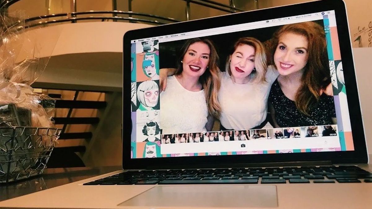 Cách tạo ảnh trend selfie qua màn hình MacBook bằng AI cực đơn giản