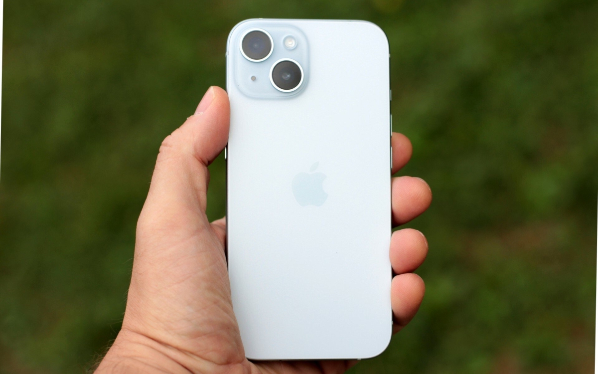 Ảnh thực tế iPhone 15 màu xanh: Gam màu quốc dân dành cho team thích sự tinh tế