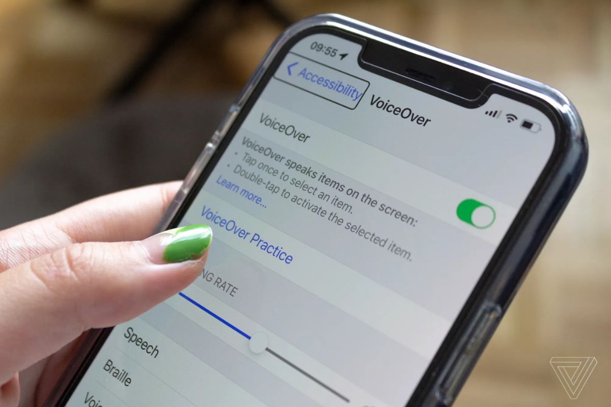Tính năng đọc màn hình iPhone giúp làm nguy cơ mắc các bệnh về thị giác