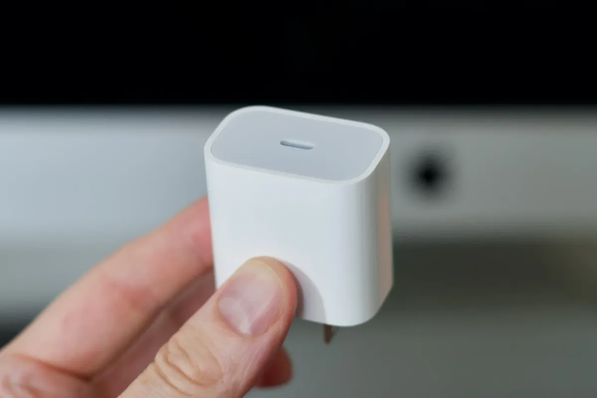 cách kiểm tra củ sạc iphone 20w So sánh trọng lượng