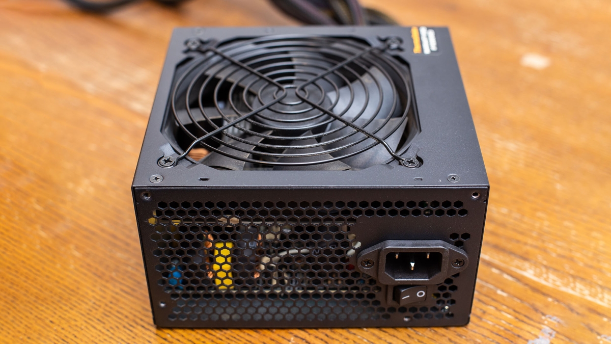 Nên ưu tiên các PSU có chứng nhận 80 Plus để đảm bảo chuyển đổi