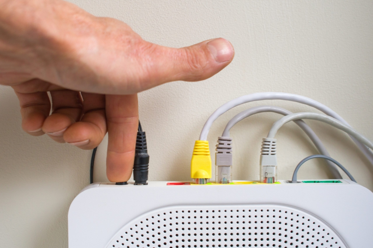 Khởi động lại Router/Modem