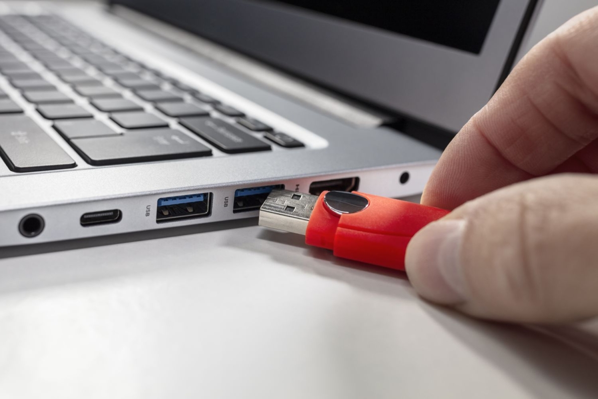 Khởi động máy tính từ USB